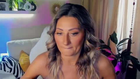 Snapshot of sarahholly chatting on 05.31.26 Divine Sarah NONUDE model online show from 05.31.26