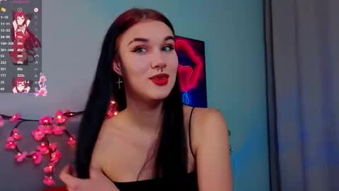 Snapshot of sarahhunny chatting on 10.27.25 Sarah online show from 10.27.25