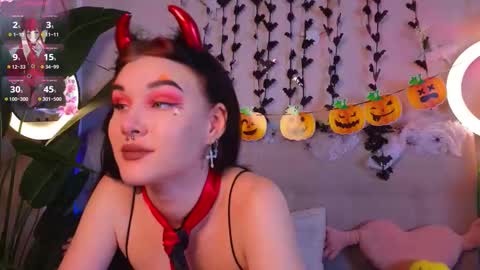 Snapshot of sarahhunny chatting on 10.31.25 Sarah online show from 10.31.25