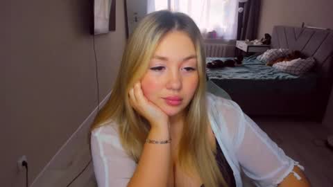 Snapshot of sarahmils chatting on 07.16.26 Sarah online show from 07.16.26