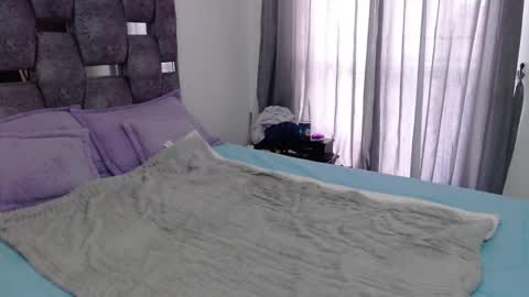 Lia online show from 11.17.25