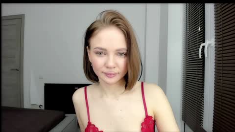 sarahphyllis online show from 12.27.24