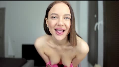 sarahphyllis online show from 01.23.25