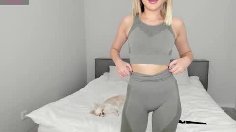 sarahphyllis online show from 11.14.25