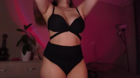 Snapshot of sarahsweetie_ chatting on 10.18.25 Sarah online show from 10.18.25