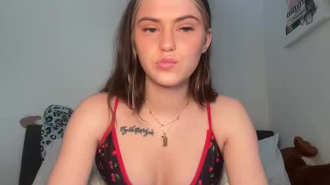 Snapshot of sarahxaoliver1 chatting on 11.14.25 SarahxOliver online show from 11.14.25