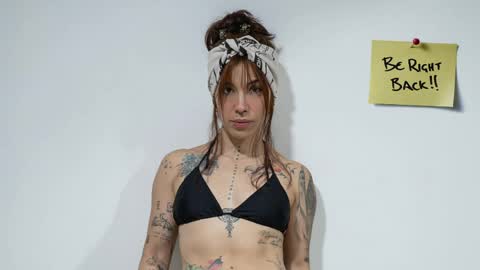 Snapshot of sarai18_ chatting on 04.11.26 Sarai online show from 04.11.26