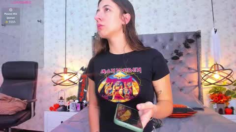 Snapshot of sarajonness_ chatting on 10.26.25 Sara Jonnes online show from 10.26.25