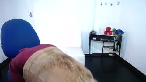 Saraloves online show from 12.23.24