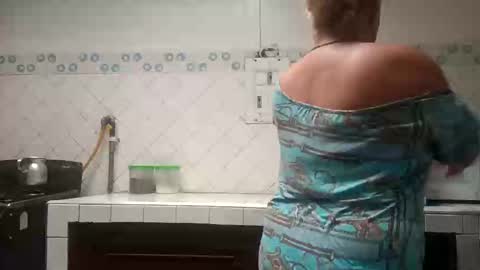 Saraloves online show from 12.31.24