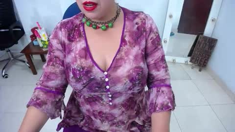 Saraloves online show from 10.25.25