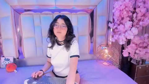 Snapshot of saramartini2 chatting on 11.11.25 sara online show from 11.11.25