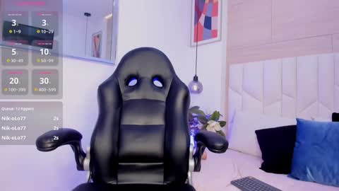 Snapshot of saramonroe1 chatting on 01.04.25 Sara online show from 01.04.25