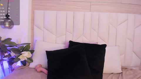 Snapshot of saramonroe1 chatting on 01.21.25 Sara online show from 01.21.25