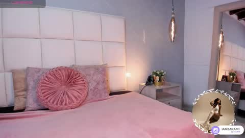 Snapshot of saramonroe1 chatting on 09.10.25 Sara online show from 09.10.25