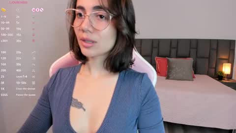 Snapshot of saraospinna chatting on 10.30.25 Sara online show from 10.30.25