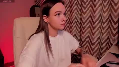 Snapshot of sararomoney chatting on 08.04.26 Sara online show from 08.04.26
