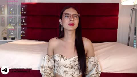 Snapshot of sarasaenz_99 chatting on 12.14.24 Sara online show from 12.14.24