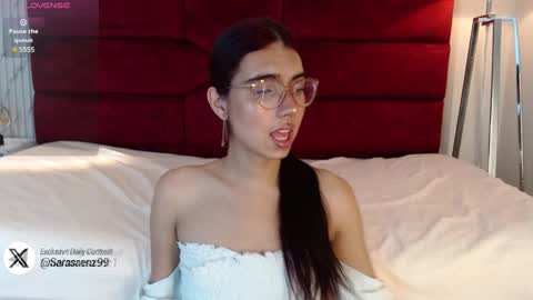 Snapshot of sarasaenz_99 chatting on 01.08.25 Sara online show from 01.08.25