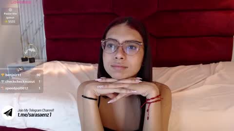 Snapshot of sarasaenz_99 chatting on 01.10.25 Sara online show from 01.10.25