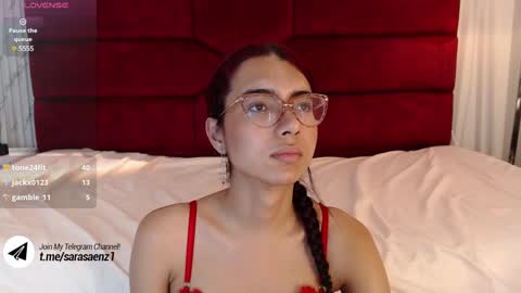 Snapshot of sarasaenz_99 chatting on 01.11.25 Sara online show from 01.11.25