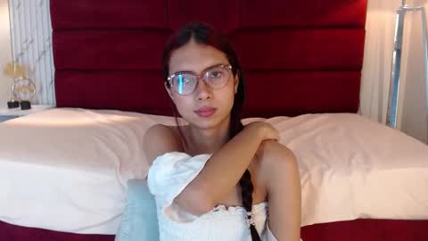 Snapshot of sarasaenz_99 chatting on 02.21.25 Sara online show from 02.21.25
