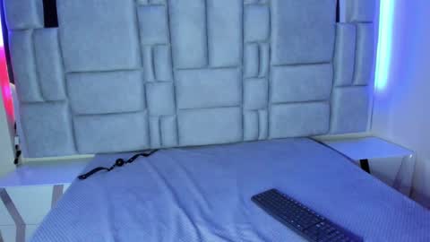   online show from 02.06.25