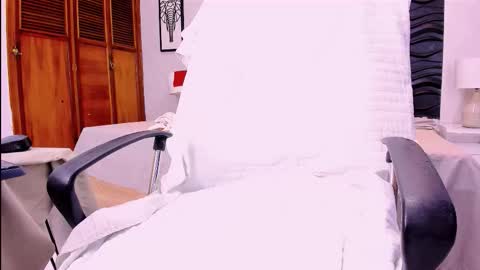 Sara Sofia online show from 11.11.25