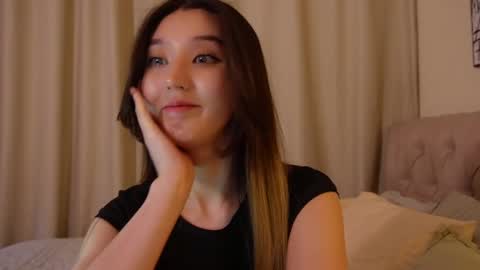 Snapshot of sarasuo chatting on 12.03.24 Shara online show from 12.03.24