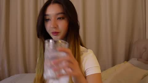 Snapshot of sarasuo chatting on 12.06.24 Shara online show from 12.06.24