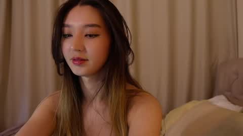 Snapshot of sarasuo chatting on 12.09.24 Shara online show from 12.09.24