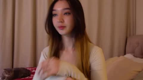 Snapshot of sarasuo chatting on 12.15.24 Shara online show from 12.15.24