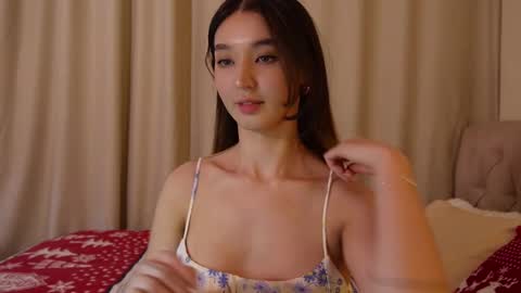 Snapshot of sarasuo chatting on 12.17.24 Shara online show from 12.17.24