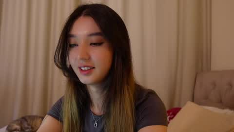 Snapshot of sarasuo chatting on 01.07.25 Shara online show from 01.07.25