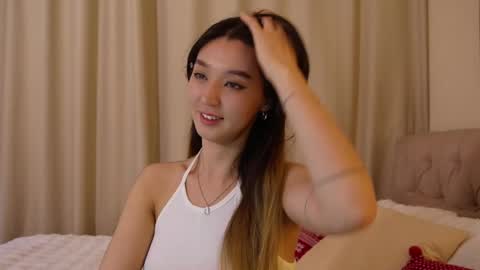 Snapshot of sarasuo chatting on 01.08.25 Shara online show from 01.08.25