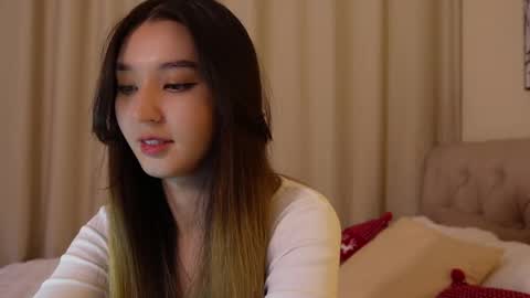Snapshot of sarasuo chatting on 01.09.25 Shara online show from 01.09.25