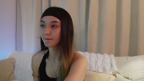 Snapshot of sarasuo chatting on 01.21.25 Shara online show from 01.21.25