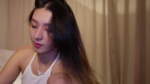 Snapshot of sarasuo chatting on 02.10.25 Shara online show from 02.10.25