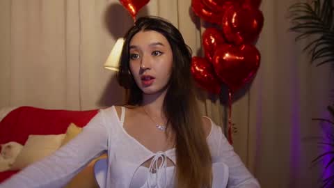 Snapshot of sarasuo chatting on 02.17.25 Shara online show from 02.17.25