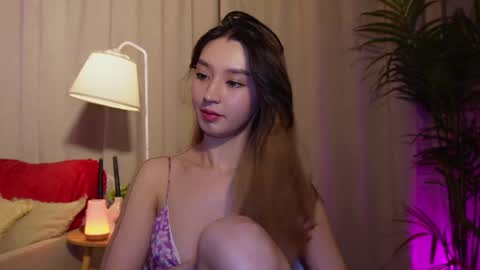 Snapshot of sarasuo chatting on 02.23.25 Shara online show from 02.23.25