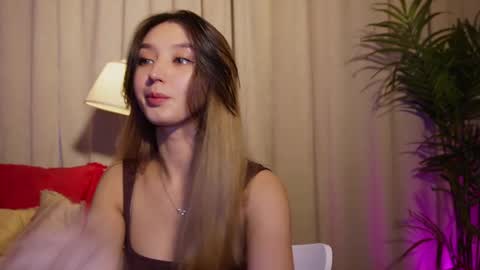 Snapshot of sarasuo chatting on 02.24.25 Shara online show from 02.24.25