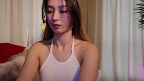 Snapshot of sarasuo chatting on 03.04.25 Shara online show from 03.04.25