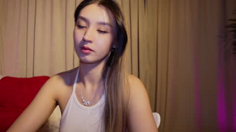 Snapshot of sarasuo chatting on 03.04.25 Shara online show from 03.04.25