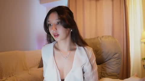 Snapshot of sarasuo chatting on 07.18.26 Shara online show from 07.18.26