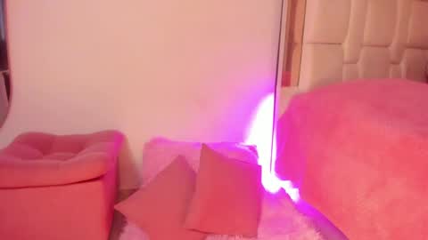 Snapshot of saratorresxx chatting on 02.19.25 Sara online show from 02.19.25