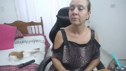 Snapshot of saray1221 chatting on 04.30.26 saray1221 online show from 04.30.26
