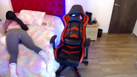 Snapshot of saray_honey1 chatting on 05.25.26 saray online show from 05.25.26