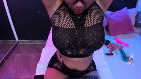 saraycooper_ online show from 09.19.25