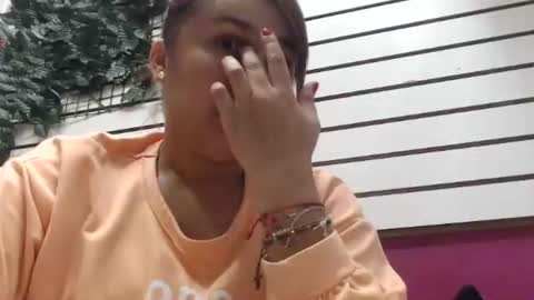 Snapshot of sarayx chatting on 11.05.25 mery online show from 11.05.25