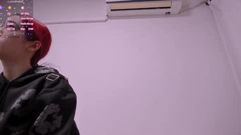 Snapshot of sarenlux chatting on 10.27.25 Baby Saren online show from 10.27.25